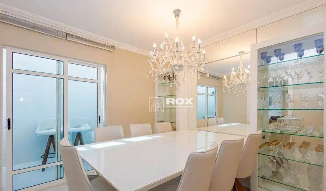 Sobrado com 3 quartos à venda, 122m2 em São Braz, Curitiba - PR - imagem 4 Foto 4 de Sobrado com 3 quartos à venda, 122m2 em São Braz, Curitiba - PR