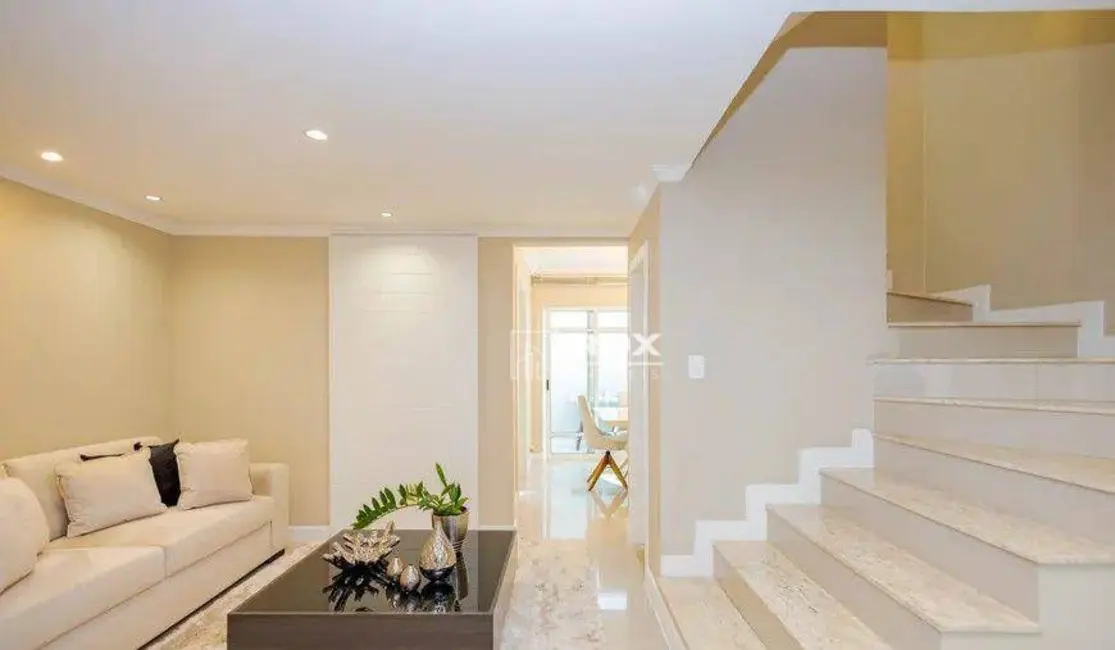 Sobrado com 3 quartos à venda, 122m2 em São Braz, Curitiba - PR - imagem 6 Foto 6 de Sobrado com 3 quartos à venda, 122m2 em São Braz, Curitiba - PR