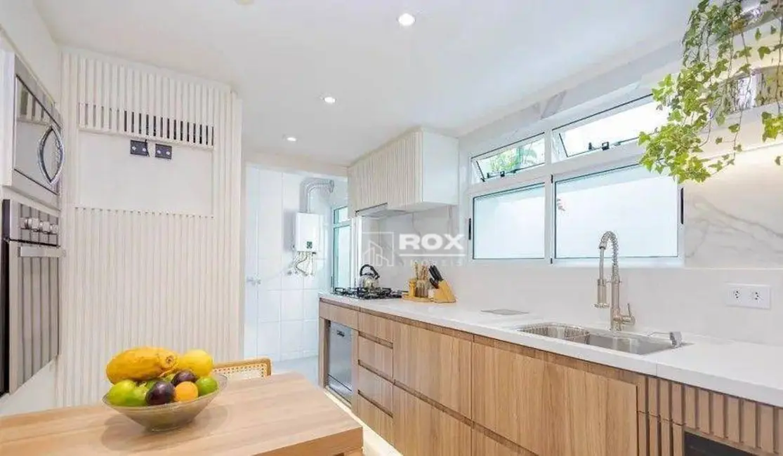 Sobrado com 3 quartos à venda, 122m2 em São Braz, Curitiba - PR - imagem 2 Foto 2 de Sobrado com 3 quartos à venda, 122m2 em São Braz, Curitiba - PR