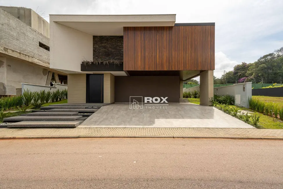 Casa com 4 quartos à venda, 2578m2 em Curitiba - PR - imagem 2 Foto 2 de Casa com 4 quartos à venda, 2578m2 em Curitiba - PR