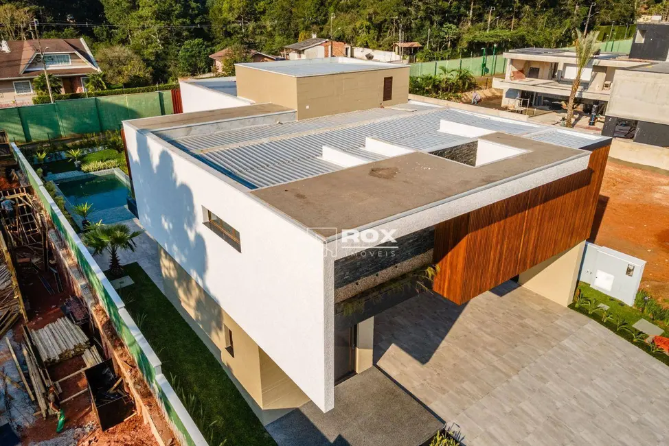 Casa com 4 quartos à venda, 2578m2 em Curitiba - PR - imagem 4 Foto 4 de Casa com 4 quartos à venda, 2578m2 em Curitiba - PR