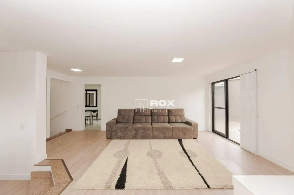 Sobrado com 4 quartos à venda, 261m2 em Pilarzinho, Curitiba - PR - imagem 4 Foto 4 de Sobrado com 4 quartos à venda, 261m2 em Pilarzinho, Curitiba - PR