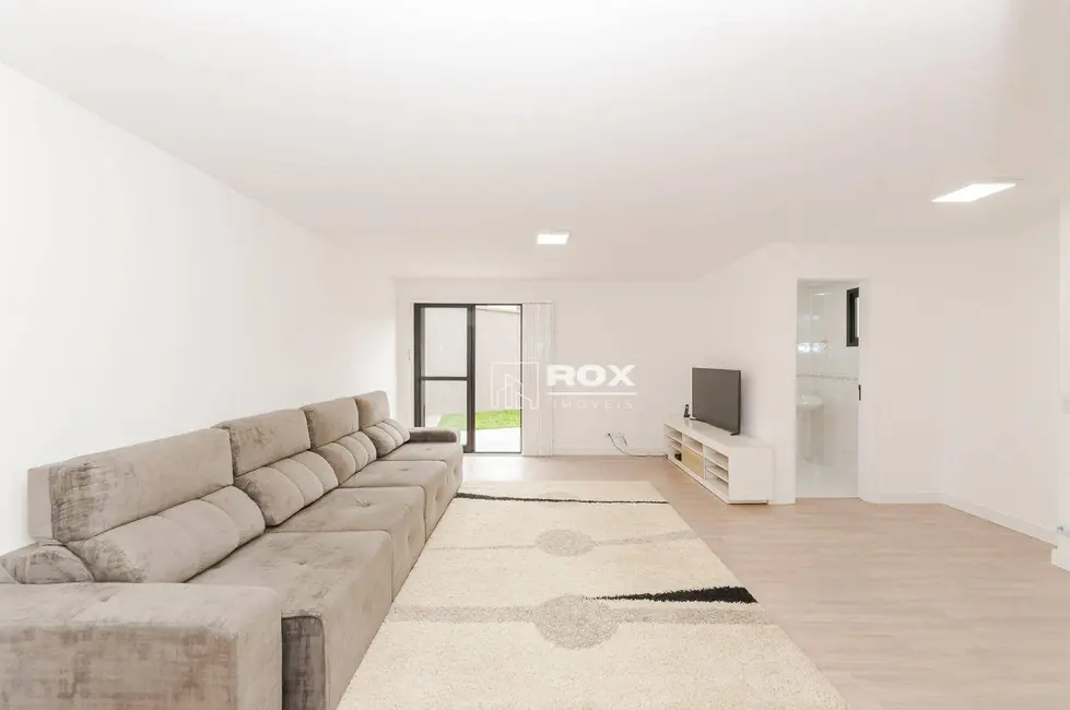 Sobrado com 4 quartos à venda, 261m2 em Pilarzinho, Curitiba - PR - imagem 3 Foto 3 de Sobrado com 4 quartos à venda, 261m2 em Pilarzinho, Curitiba - PR