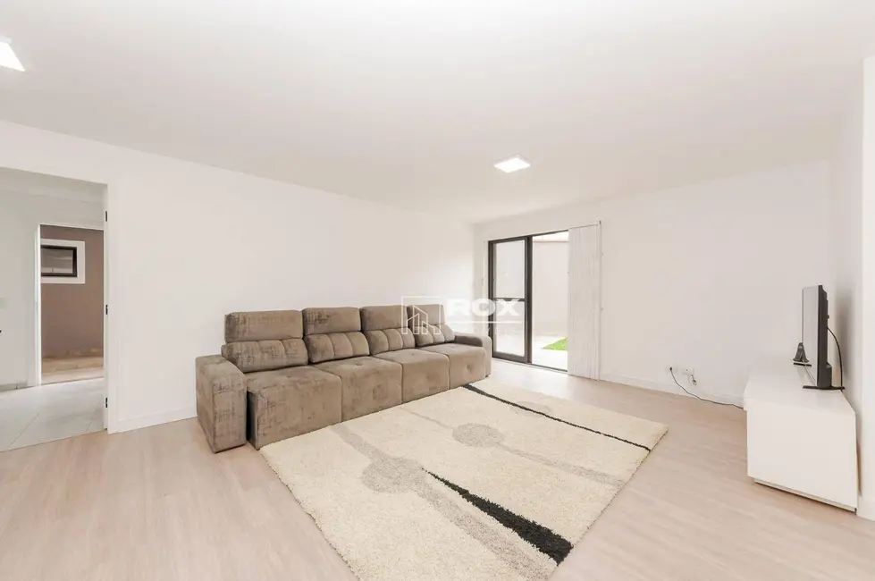 Sobrado com 4 quartos à venda, 261m2 em Pilarzinho, Curitiba - PR - imagem 5 Foto 5 de Sobrado com 4 quartos à venda, 261m2 em Pilarzinho, Curitiba - PR