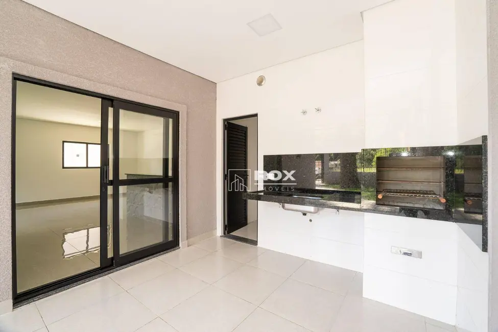 Sobrado com 3 quartos à venda, 148m2 em Santa Cândida, Curitiba - PR - imagem 8 Foto 8 de Sobrado com 3 quartos à venda, 148m2 em Santa Cândida, Curitiba - PR