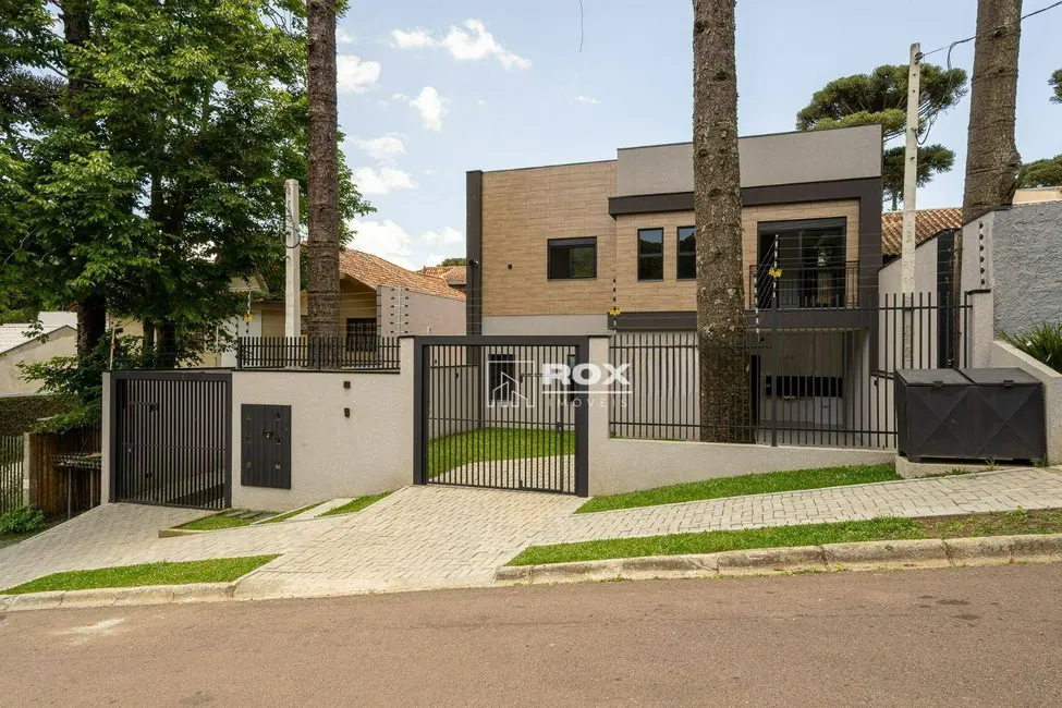 Sobrado com 3 quartos à venda, 148m2 em Santa Cândida, Curitiba - PR - imagem 2 Foto 2 de Sobrado com 3 quartos à venda, 148m2 em Santa Cândida, Curitiba - PR