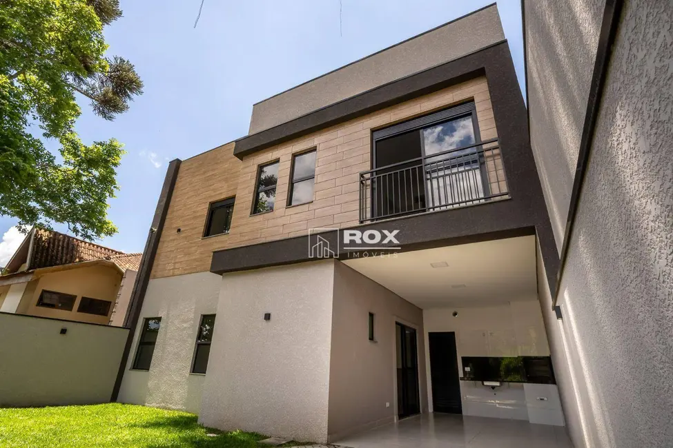 Sobrado com 3 quartos à venda, 148m2 em Santa Cândida, Curitiba - PR - imagem 1 Foto 1 de Sobrado com 3 quartos à venda, 148m2 em Santa Cândida, Curitiba - PR