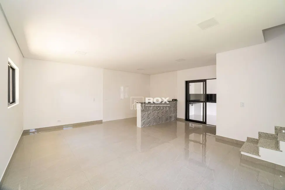 Sobrado com 3 quartos à venda, 148m2 em Santa Cândida, Curitiba - PR - imagem 8 Foto 8 de Sobrado com 3 quartos à venda, 148m2 em Santa Cândida, Curitiba - PR