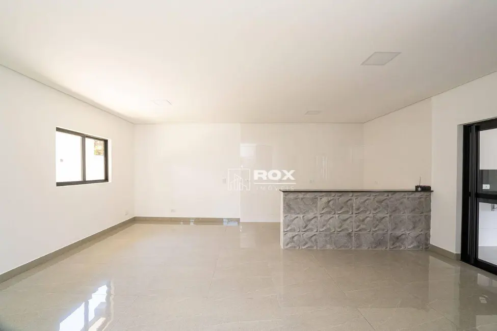 Sobrado com 3 quartos à venda, 148m2 em Santa Cândida, Curitiba - PR - imagem 7 Foto 7 de Sobrado com 3 quartos à venda, 148m2 em Santa Cândida, Curitiba - PR
