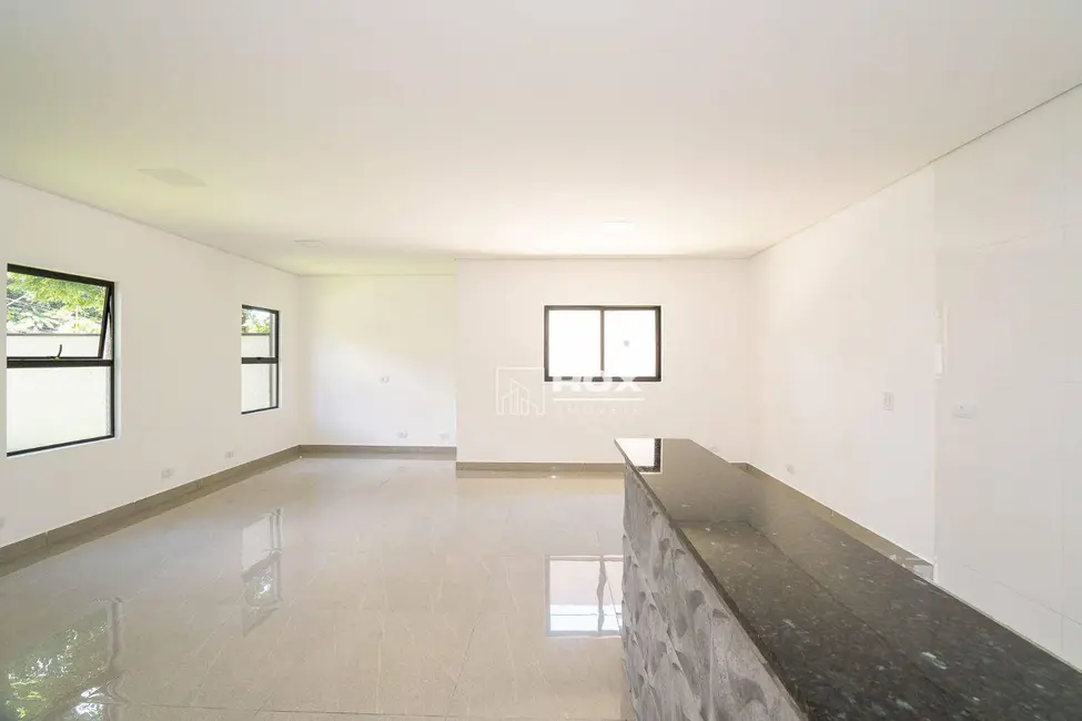 Sobrado com 3 quartos à venda, 148m2 em Santa Cândida, Curitiba - PR - imagem 4 Foto 4 de Sobrado com 3 quartos à venda, 148m2 em Santa Cândida, Curitiba - PR