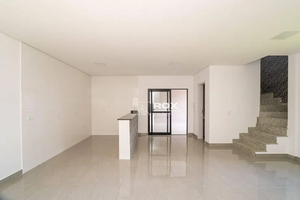 Sobrado com 3 quartos à venda, 148m2 em Santa Cândida, Curitiba - PR - imagem 6 Foto 6 de Sobrado com 3 quartos à venda, 148m2 em Santa Cândida, Curitiba - PR