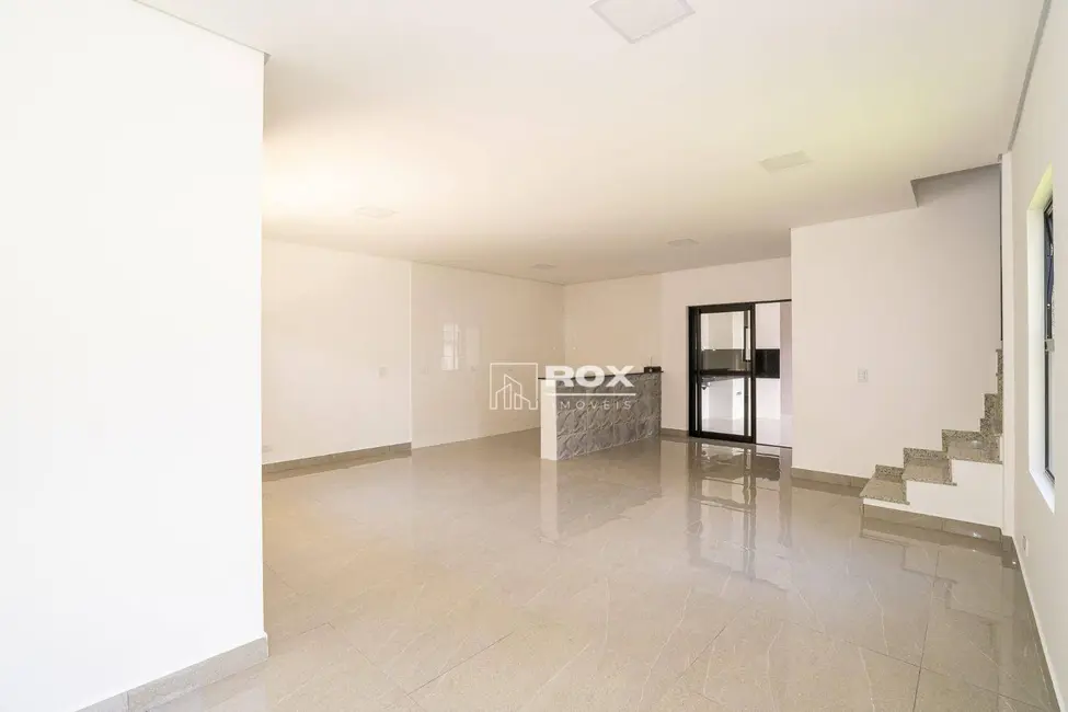 Sobrado com 3 quartos à venda, 148m2 em Santa Cândida, Curitiba - PR - imagem 7 Foto 7 de Sobrado com 3 quartos à venda, 148m2 em Santa Cândida, Curitiba - PR