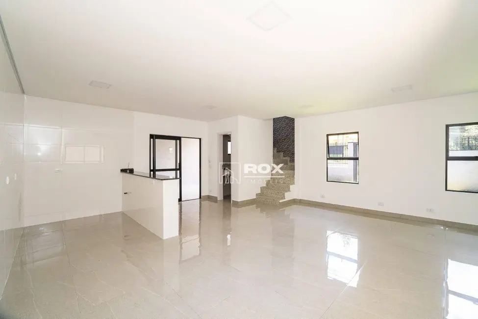 Sobrado com 3 quartos à venda, 148m2 em Santa Cândida, Curitiba - PR - imagem 5 Foto 5 de Sobrado com 3 quartos à venda, 148m2 em Santa Cândida, Curitiba - PR