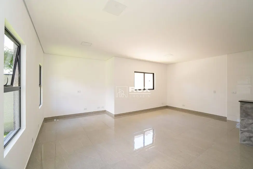 Sobrado com 3 quartos à venda, 148m2 em Santa Cândida, Curitiba - PR - imagem 9 Foto 9 de Sobrado com 3 quartos à venda, 148m2 em Santa Cândida, Curitiba - PR