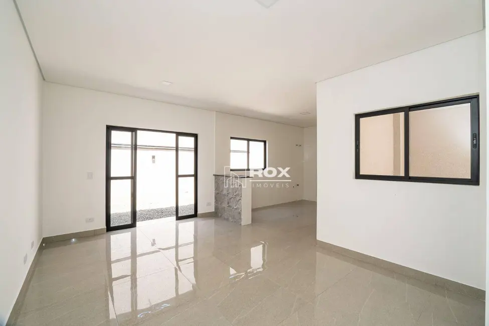 Sobrado com 2 quartos à venda, 118m2 em Santa Cândida, Curitiba - PR - imagem 4 Foto 4 de Sobrado com 2 quartos à venda, 118m2 em Santa Cândida, Curitiba - PR