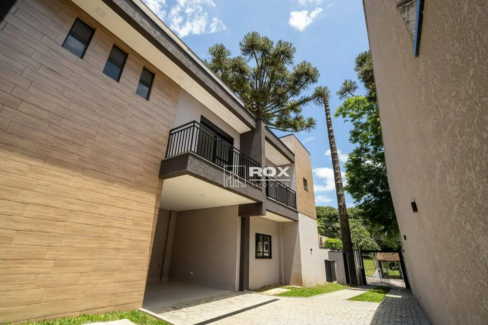Sobrado com 2 quartos à venda, 118m2 em Santa Cândida, Curitiba - PR - imagem 3 Foto 3 de Sobrado com 2 quartos à venda, 118m2 em Santa Cândida, Curitiba - PR