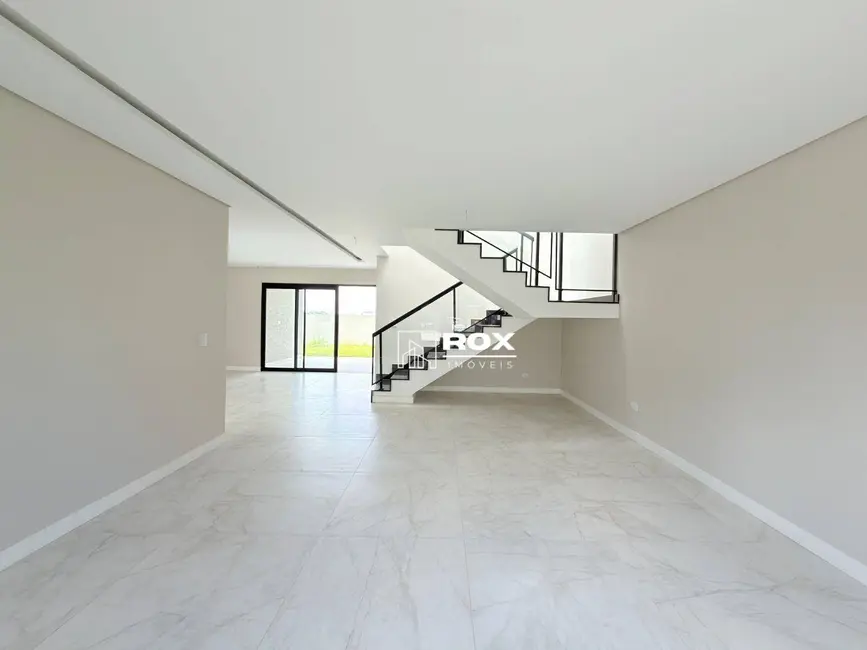 Casa de Condomínio com 4 quartos à venda, 300m2 em Tingui, Curitiba - PR - imagem 4 Foto 4 de Casa de Condomínio com 4 quartos à venda, 300m2 em Tingui, Curitiba - PR