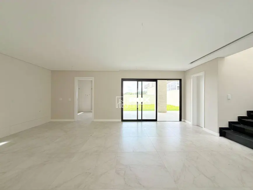 Casa de Condomínio com 4 quartos à venda, 300m2 em Tingui, Curitiba - PR - imagem 6 Foto 6 de Casa de Condomínio com 4 quartos à venda, 300m2 em Tingui, Curitiba - PR