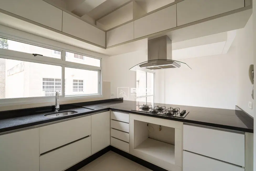 Sobrado com 3 quartos à venda, 218m2 em Santa Felicidade, Curitiba - PR - imagem 9 Foto 9 de Sobrado com 3 quartos à venda, 218m2 em Santa Felicidade, Curitiba - PR