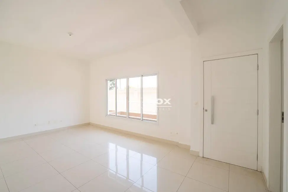 Sobrado com 3 quartos à venda, 218m2 em Santa Felicidade, Curitiba - PR - imagem 6 Foto 6 de Sobrado com 3 quartos à venda, 218m2 em Santa Felicidade, Curitiba - PR