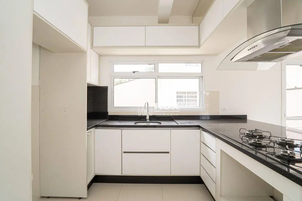 Sobrado com 3 quartos à venda, 218m2 em Santa Felicidade, Curitiba - PR - imagem 8 Foto 8 de Sobrado com 3 quartos à venda, 218m2 em Santa Felicidade, Curitiba - PR