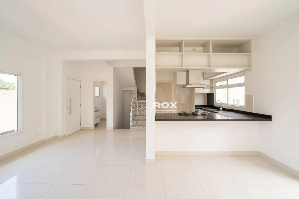 Sobrado com 3 quartos à venda, 218m2 em Santa Felicidade, Curitiba - PR - imagem 2 Foto 2 de Sobrado com 3 quartos à venda, 218m2 em Santa Felicidade, Curitiba - PR