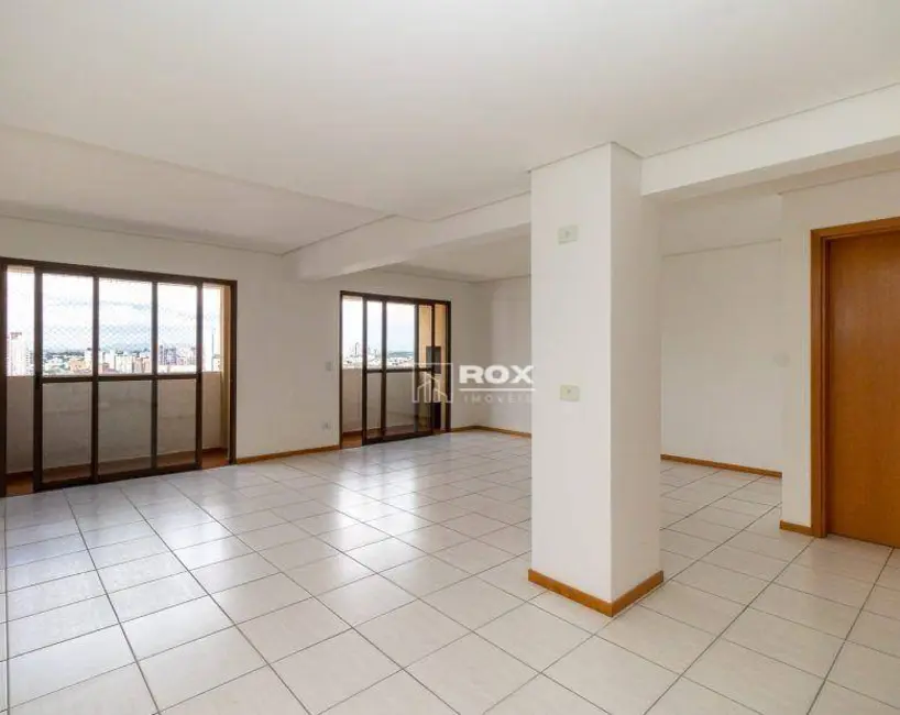 Apartamento com 2 quartos à venda, 123m2 em Centro, Curitiba - PR - imagem 2 Foto 2 de Apartamento com 2 quartos à venda, 123m2 em Centro, Curitiba - PR