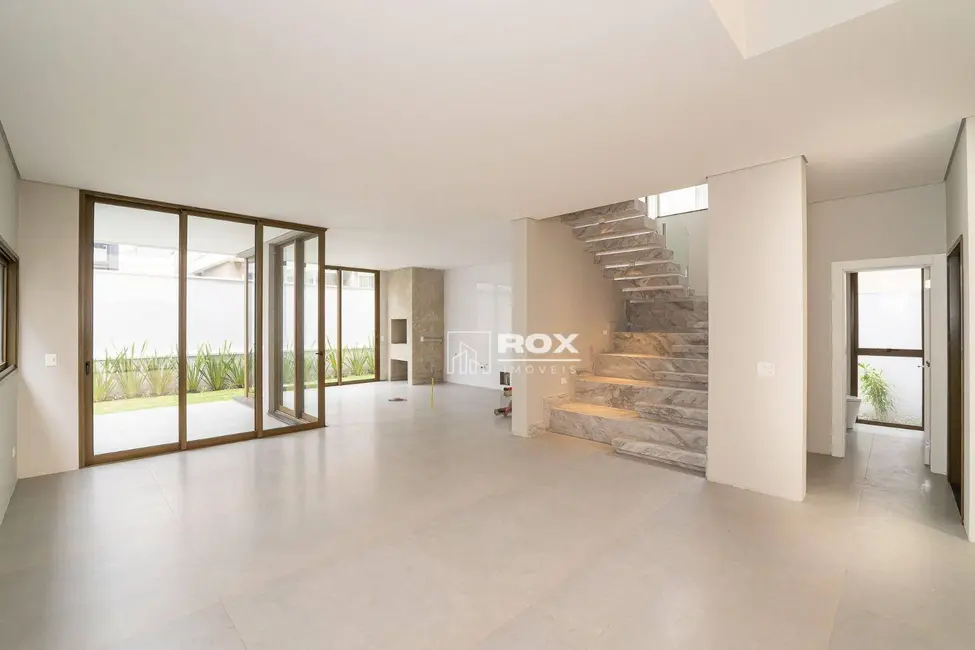 Casa de Condomínio com 4 quartos à venda, 307m2 em São Braz, Curitiba - PR - imagem 3 Foto 3 de Casa de Condomínio com 4 quartos à venda, 307m2 em São Braz, Curitiba - PR