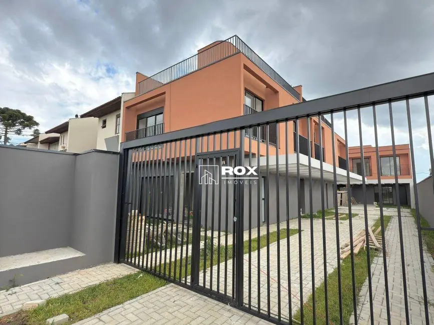 Sobrado com 3 quartos à venda, 160m2 em Pilarzinho, Curitiba - PR - imagem 2 Foto 2 de Sobrado com 3 quartos à venda, 160m2 em Pilarzinho, Curitiba - PR