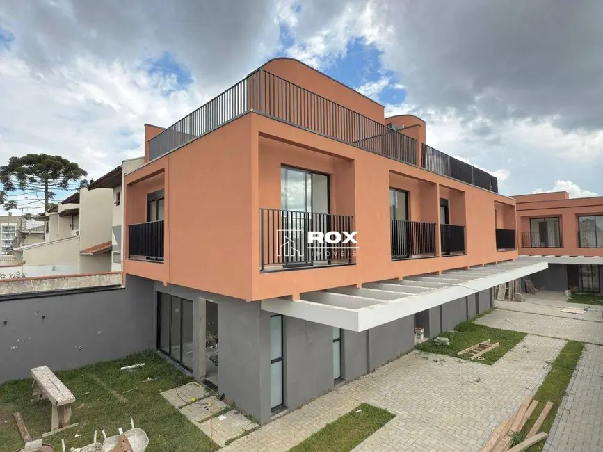 Sobrado com 3 quartos à venda, 160m2 em Pilarzinho, Curitiba - PR - imagem 1 Foto 1 de Sobrado com 3 quartos à venda, 160m2 em Pilarzinho, Curitiba - PR
