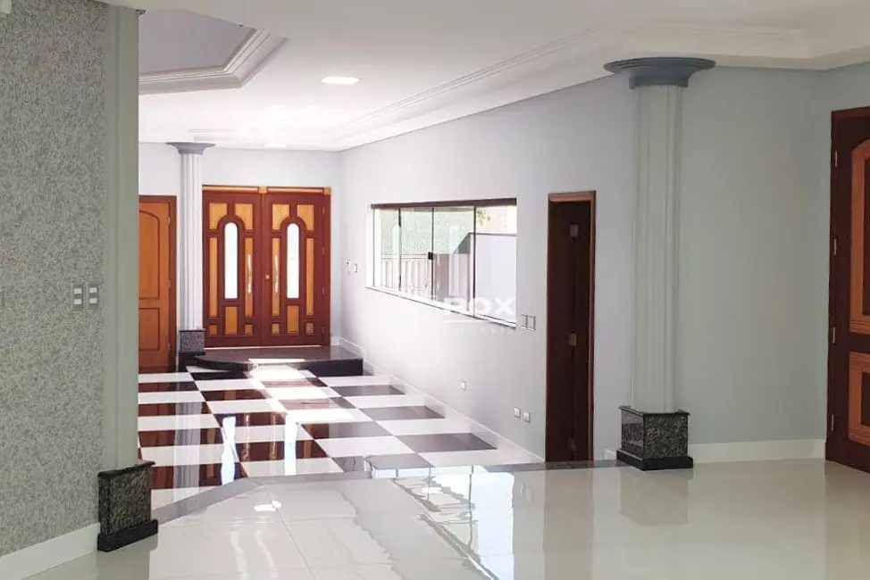 Sobrado com 4 quartos à venda, 600m2 em Aristocrata, Sao Jose Dos Pinhais - PR - imagem 3 Foto 3 de Sobrado com 4 quartos à venda, 600m2 em Aristocrata, Sao Jose Dos Pinhais - PR