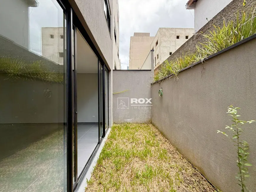 Sobrado com 3 quartos à venda, 194m2 em Santa Cândida, Curitiba - PR - imagem 8 Foto 8 de Sobrado com 3 quartos à venda, 194m2 em Santa Cândida, Curitiba - PR