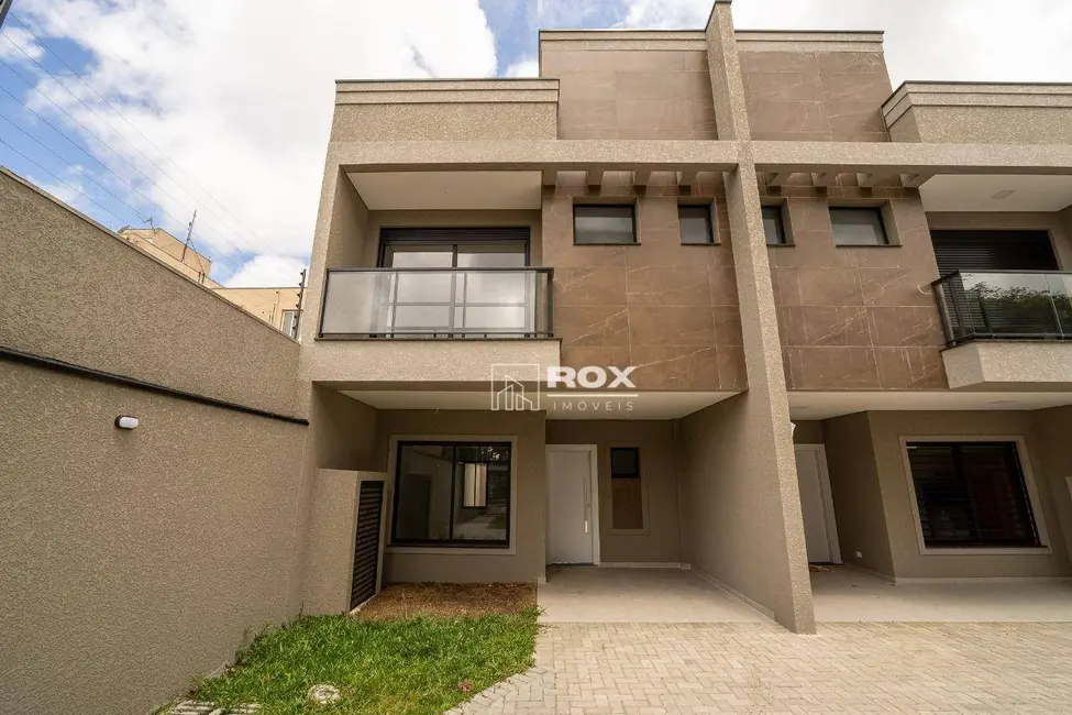 Sobrado com 3 quartos à venda, 152m2 em Água Verde, Curitiba - PR - imagem 3 Foto 3 de Sobrado com 3 quartos à venda, 152m2 em Água Verde, Curitiba - PR