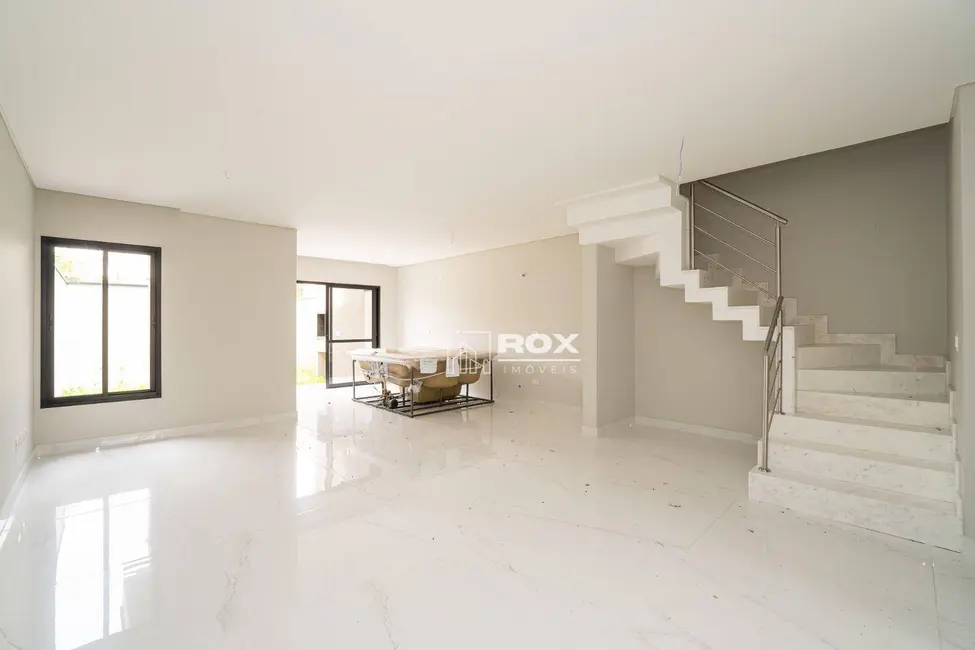 Sobrado com 3 quartos à venda, 152m2 em Água Verde, Curitiba - PR - imagem 5 Foto 5 de Sobrado com 3 quartos à venda, 152m2 em Água Verde, Curitiba - PR