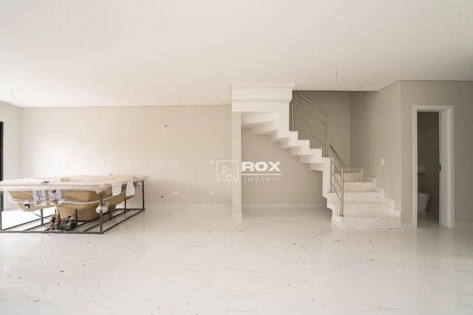 Sobrado com 3 quartos à venda, 152m2 em Água Verde, Curitiba - PR - imagem 8 Foto 8 de Sobrado com 3 quartos à venda, 152m2 em Água Verde, Curitiba - PR
