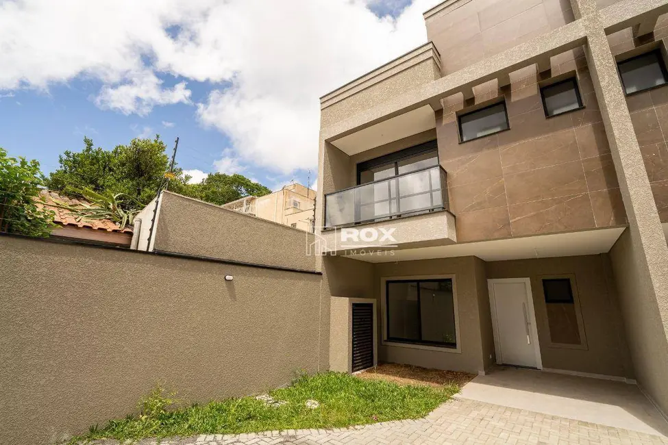 Sobrado com 3 quartos à venda, 152m2 em Água Verde, Curitiba - PR - imagem 2 Foto 2 de Sobrado com 3 quartos à venda, 152m2 em Água Verde, Curitiba - PR