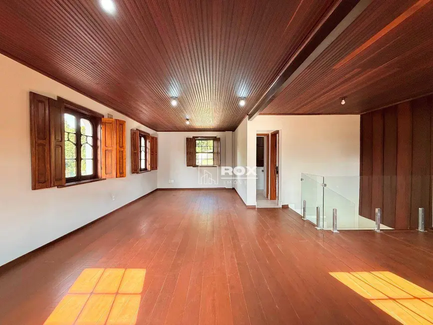 Foto 18 de Casa para alugar, 1390m2 em Santo Inácio, Curitiba - PR