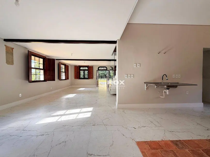 Foto 12 de Casa para alugar, 1390m2 em Santo Inácio, Curitiba - PR