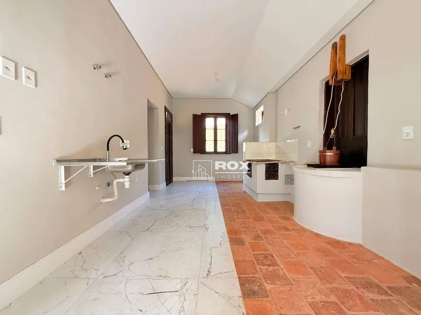 Foto 10 de Casa para alugar, 1390m2 em Santo Inácio, Curitiba - PR