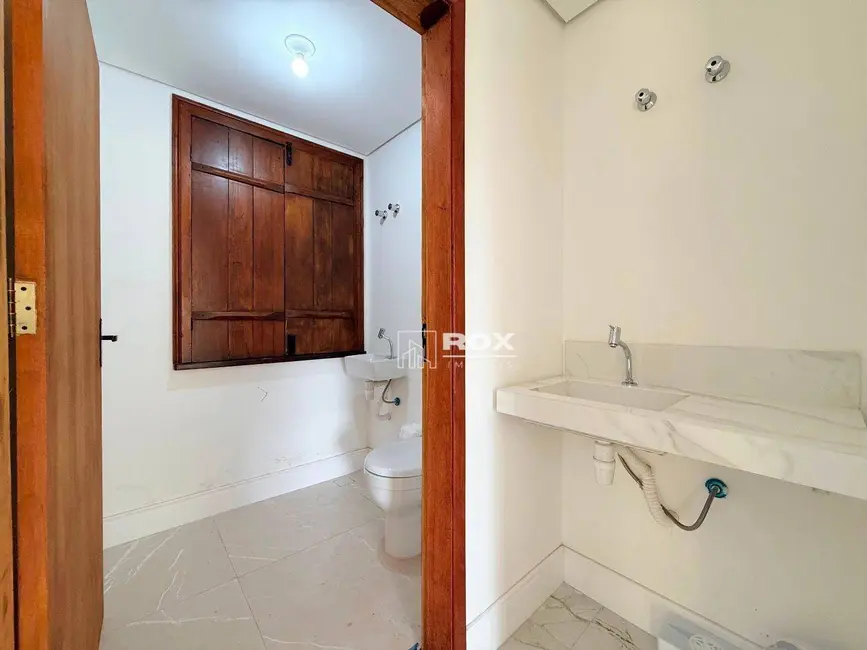 Foto 14 de Casa para alugar, 1390m2 em Santo Inácio, Curitiba - PR