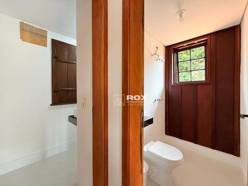 Foto 21 de Casa para alugar, 1390m2 em Santo Inácio, Curitiba - PR