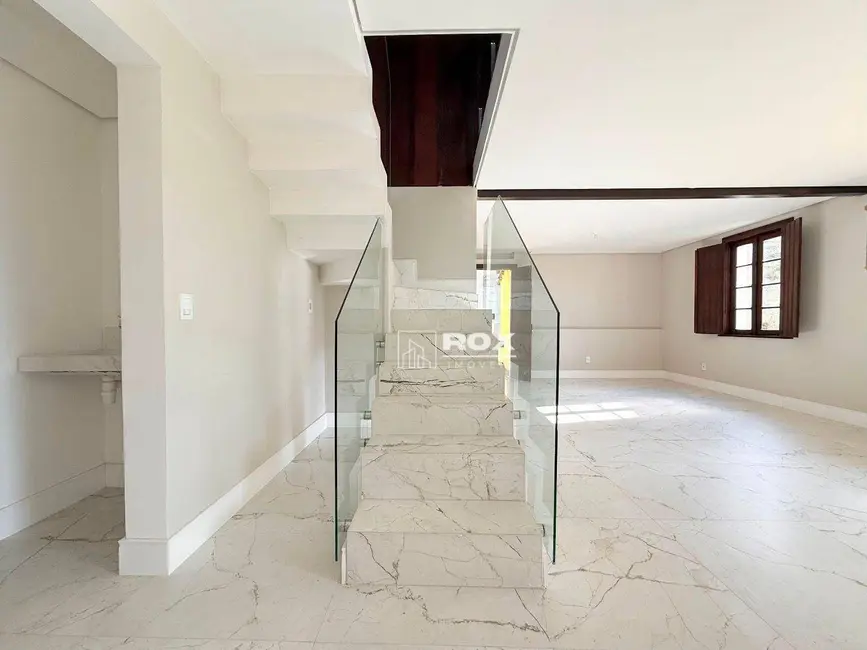 Foto 16 de Casa para alugar, 1390m2 em Santo Inácio, Curitiba - PR