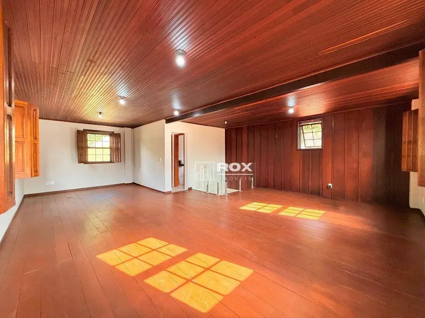 Foto 17 de Casa para alugar, 1390m2 em Santo Inácio, Curitiba - PR