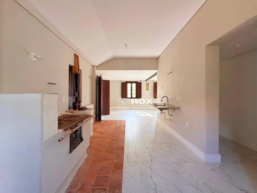 Foto 11 de Casa para alugar, 1390m2 em Santo Inácio, Curitiba - PR