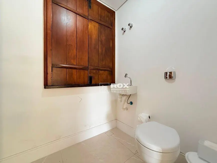 Foto 15 de Casa para alugar, 1390m2 em Santo Inácio, Curitiba - PR