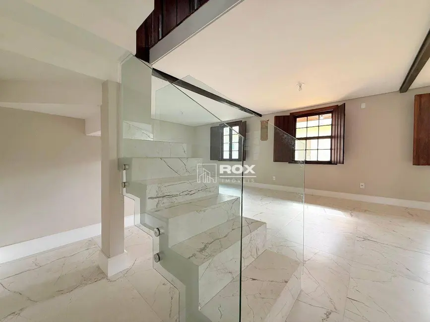 Casa para alugar, 1390m2 em Santo Inácio, Curitiba - PR - imagem 5 Foto 5 de Casa para alugar, 1390m2 em Santo Inácio, Curitiba - PR