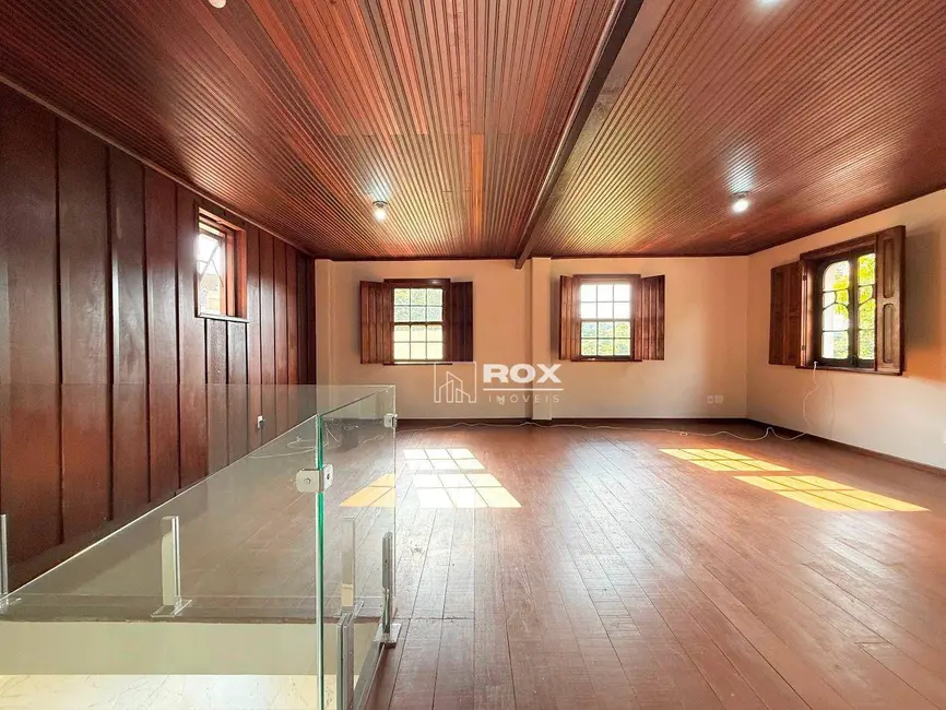 Foto 24 de Casa para alugar, 1390m2 em Santo Inácio, Curitiba - PR