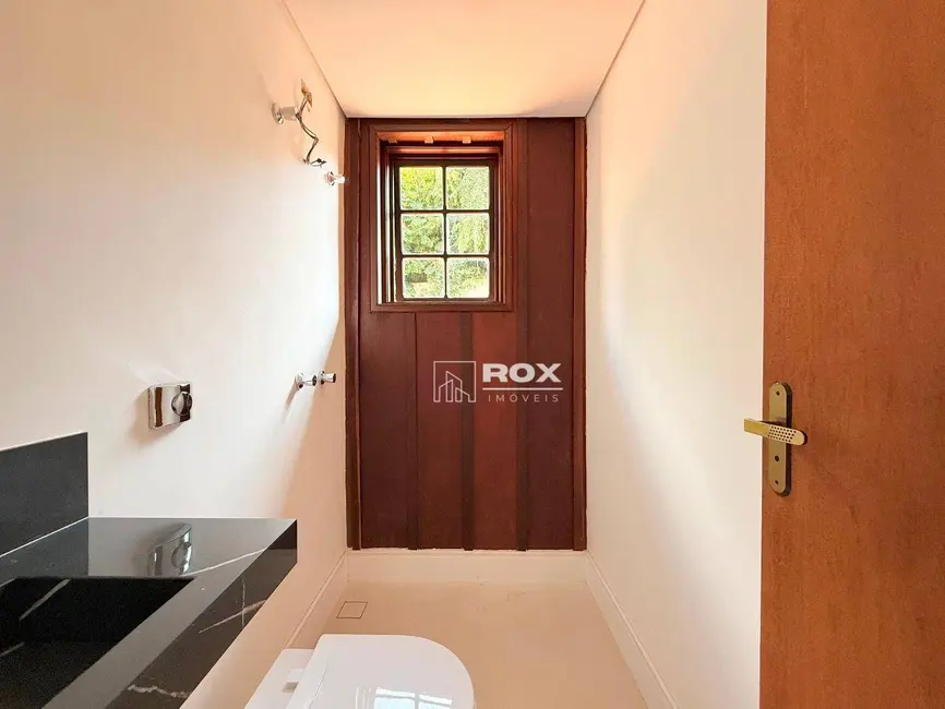 Foto 23 de Casa para alugar, 1390m2 em Santo Inácio, Curitiba - PR