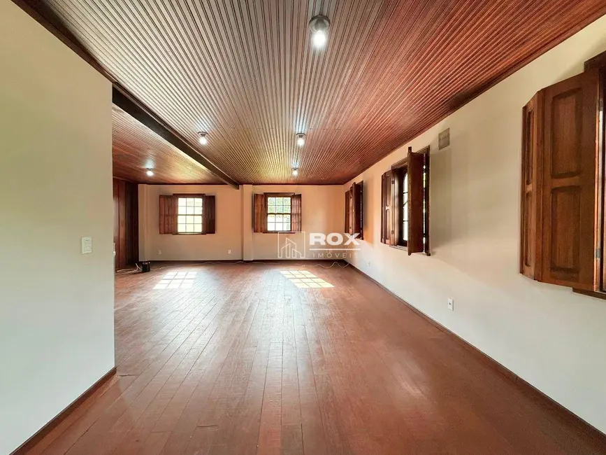 Foto 19 de Casa para alugar, 1390m2 em Santo Inácio, Curitiba - PR