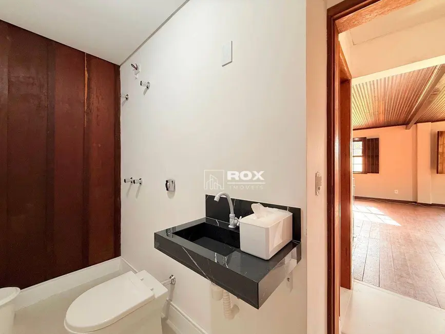 Foto 22 de Casa para alugar, 1390m2 em Santo Inácio, Curitiba - PR